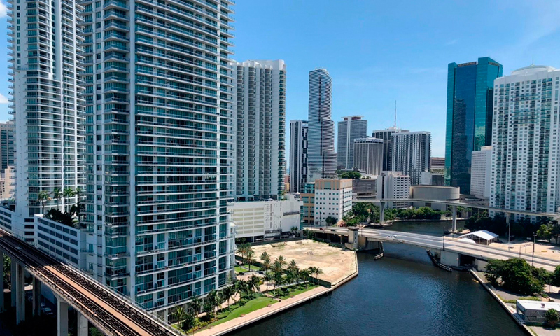 03-Lofty-Brickell-View