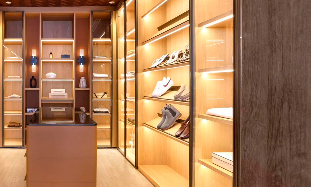 12-Mandarin-Residences-Walk-in-Closet